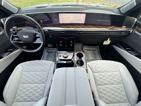 New 2026 Cadillac Escalade Platinum Sport w/ LPO, ONYX Package image 21