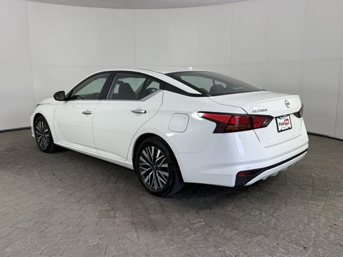 Used 2025 Nissan Altima 2.5 SV FWD image 5