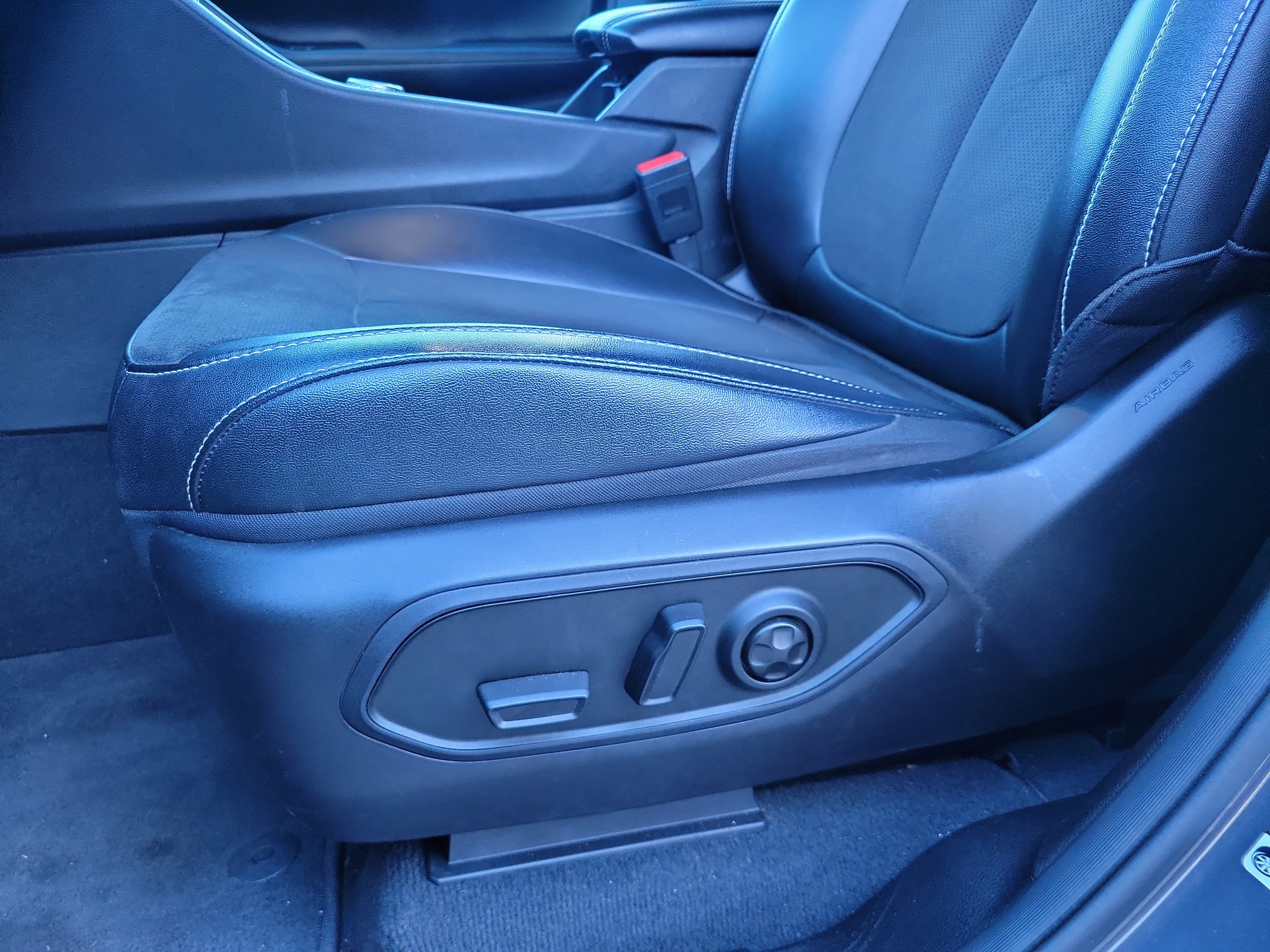 Used 2023 Jeep Grand Cherokee L Altitude AWD/4WD image 9