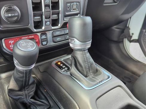 Used 2025 Jeep Wrangler Unlimited Rubicon image 12