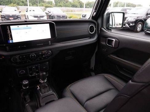 Used 2024 Jeep Wrangler Unlimited Sahara w/ Technology Group AWD/4WD image 26