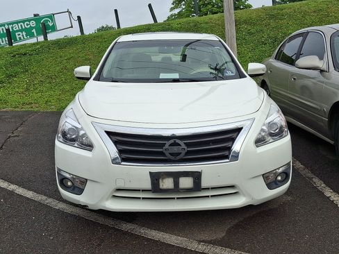 Used 2013 Nissan Altima 2.5 SV w/ 2.5SV Convenience Pkg FWD image 2
