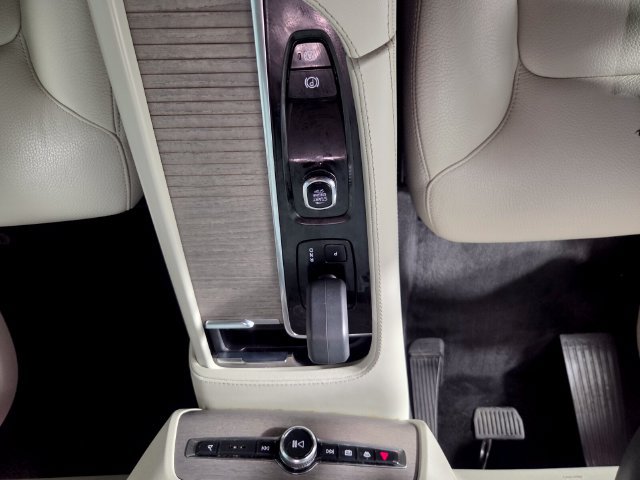 Used 2023 Volvo XC90 B6 Plus w/ Protection Package Premier AWD/4WD image 12