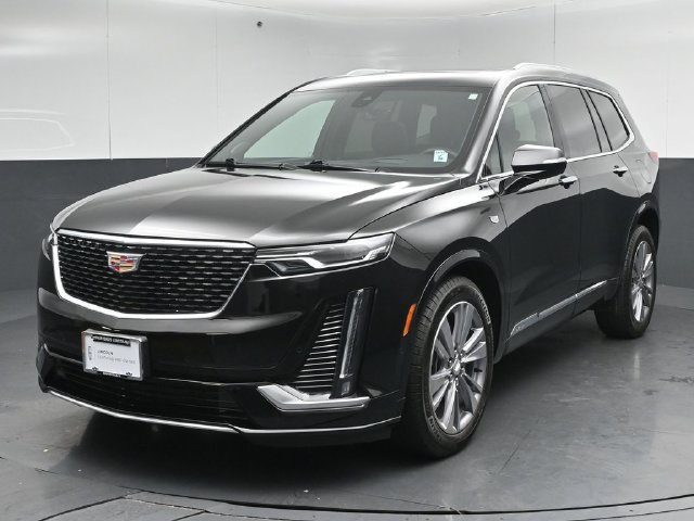 Used 2025 Cadillac XT6 Premium Luxury w/ Technology Package AWD/4WD image 3