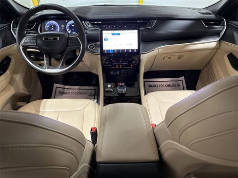 Used 2023 Jeep Grand Cherokee Limited image 10