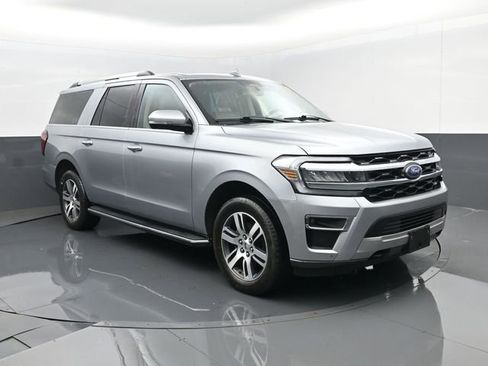 Used 2023 Ford Expedition Max Limited image 3