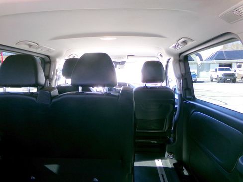 Used 2018 Mercedes-Benz Metris Passenger image 9