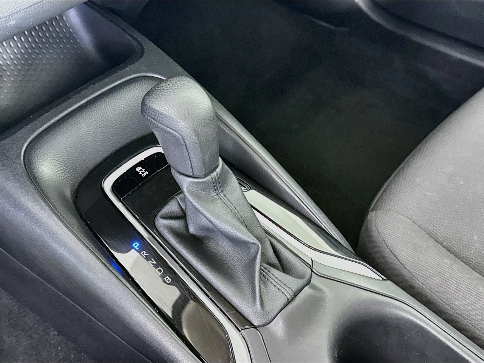 Certified 2025 Toyota Corolla LE FWD image 16