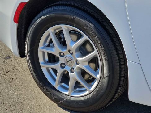 Certified 2024 Chrysler Pacifica Touring-L image 12