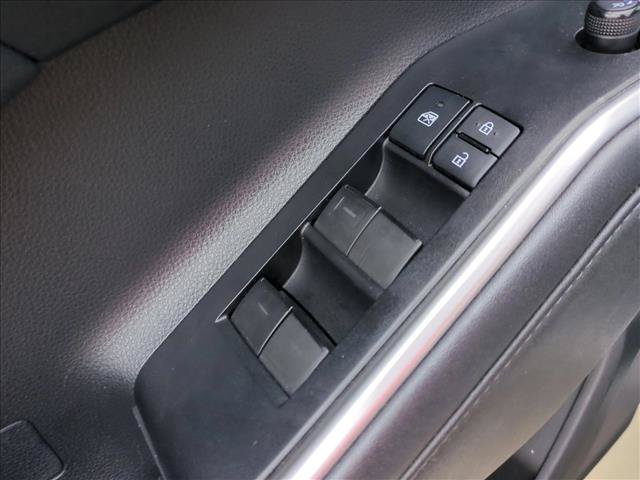 Used 2022 Toyota Highlander XLE AWD/4WD image 12