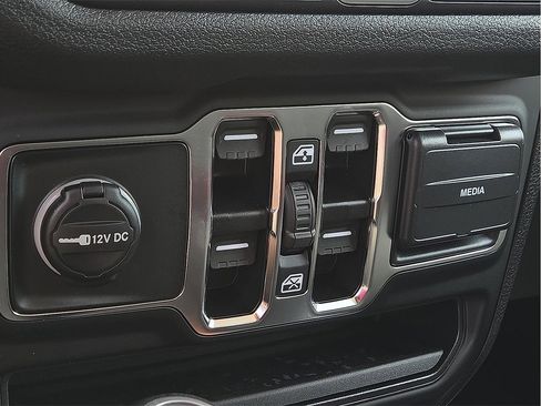 Used 2025 Jeep Wrangler Sport image 15