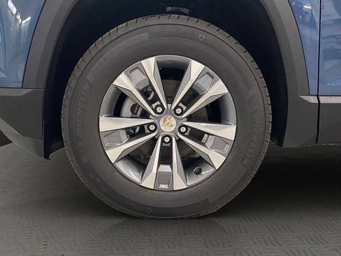 New 2026 Chevrolet Equinox LT w/ Convenience Package II AWD/4WD image 10