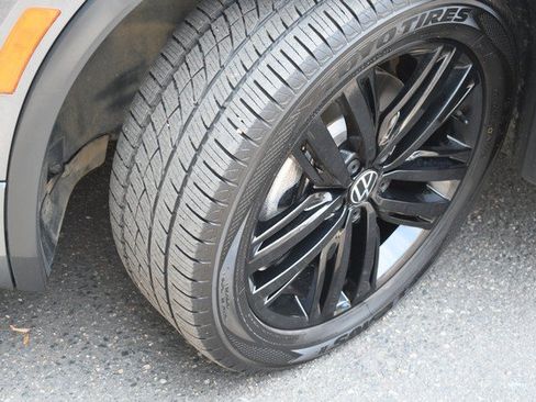 Used 2022 Volkswagen Tiguan SE R-Line AWD/4WD image 11