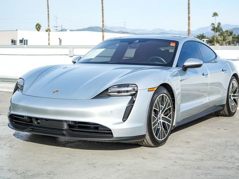 Used 2021 Porsche Taycan image 3