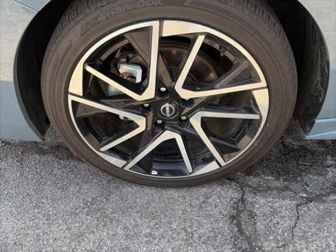 Used 2025 Nissan Sentra SR w/ SR Premium Package FWD image 35