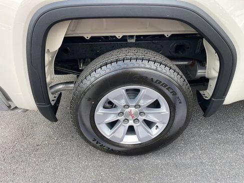 New 2026 GMC Sierra 1500 SLE image 8