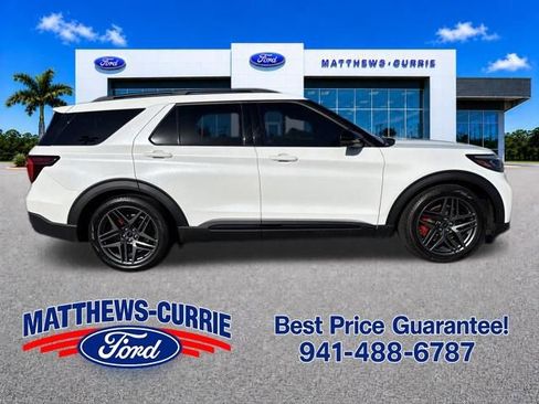 Used 2025 Ford Explorer ST AWD/4WD image 3
