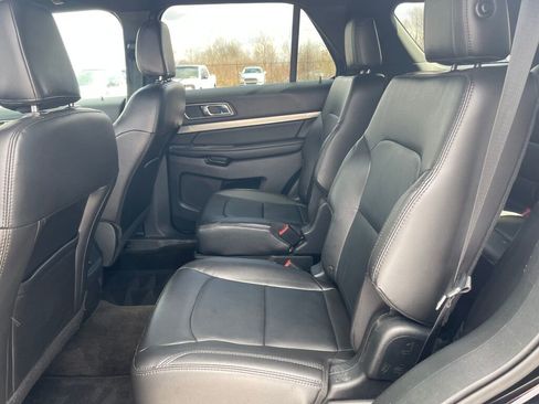 Used 2018 Ford Explorer XLT w/ Equipment Group 202A image 14