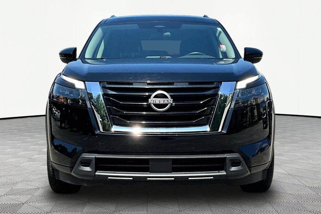 Used 2025 Nissan Pathfinder SV AWD/4WD image 2