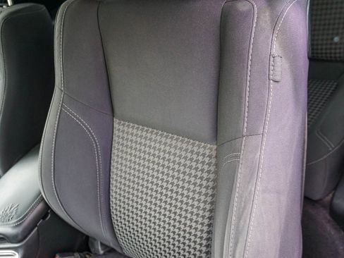 Used 2016 Dodge Challenger SXT image 19