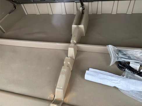 Used 2018 Chevrolet Suburban LT image 37