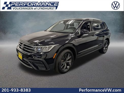 Used 2023 Volkswagen Tiguan SE AWD/4WD image 1