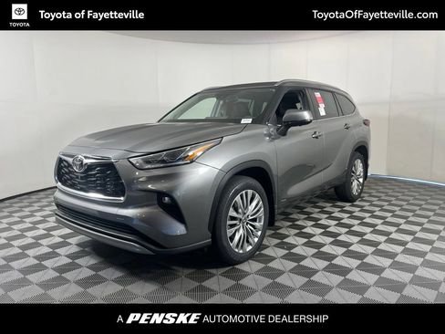 Used 2026 Toyota Highlander Platinum AWD/4WD image 1