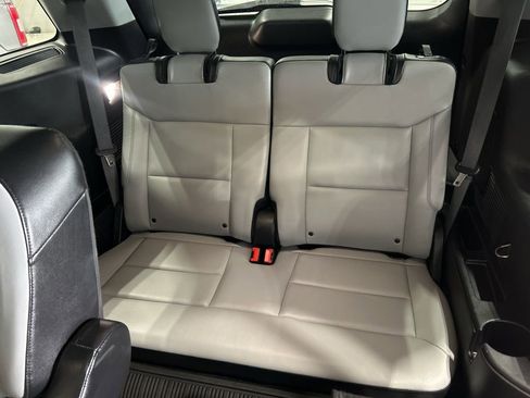 Used 2021 Ford Explorer XLT w/ Equipment Group 202A image 9