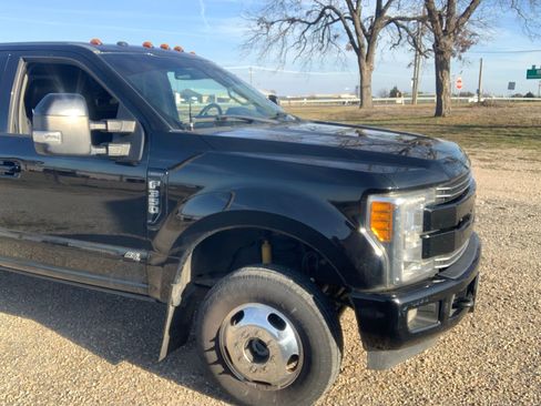 Used 2017 Ford F350 Lariat w/ Lariat Ultimate Package image 2