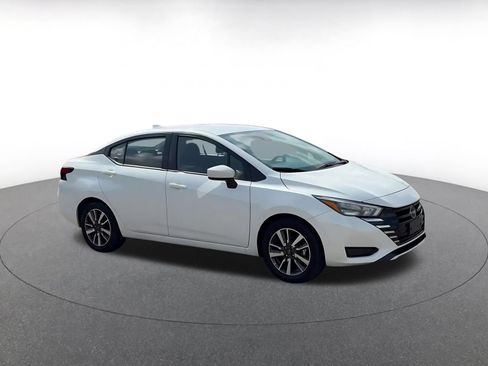 Used 2025 Nissan Versa SV FWD image 2