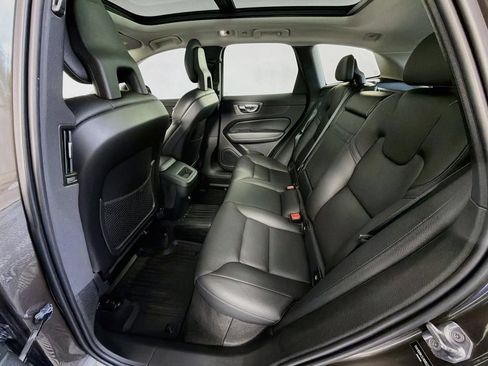 Used 2018 Volvo XC60 T5 Momentum w/ Convenience Package AWD/4WD image 40