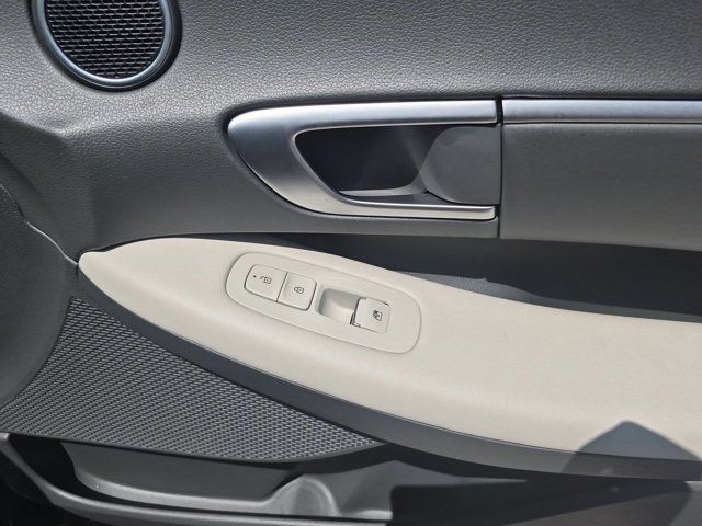 Used 2025 Hyundai Sonata SEL FWD image 33