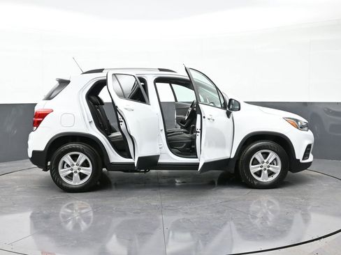 Certified 2022 Chevrolet Trax LT w/ LT Convenience Package image 34