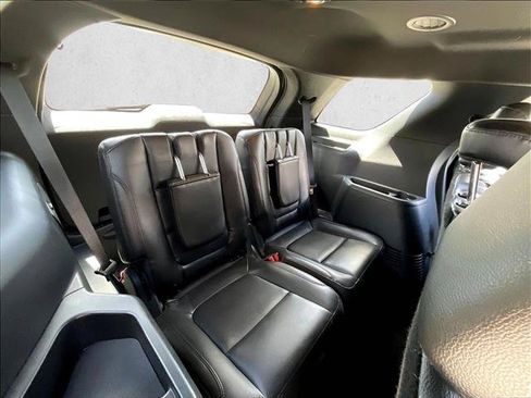 Used 2018 Ford Explorer XLT w/ Equipment Group 202A FWD image 29