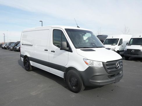 Used 2025 Mercedes-Benz Sprinter 2500 image 3