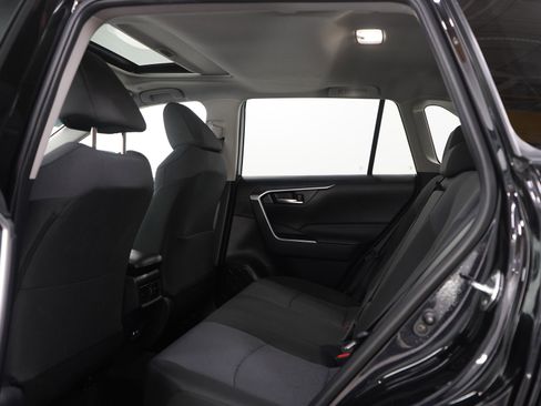 Used 2025 Toyota RAV4 XLE AWD/4WD image 18