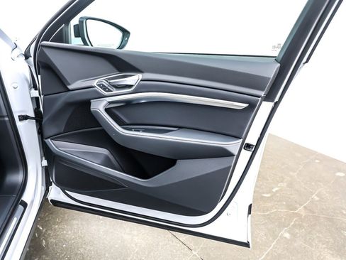 Used 2023 Audi e-tron Premium w/ Convenience Plus Package image 25