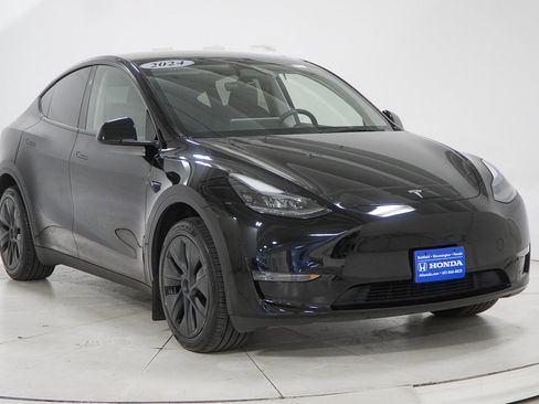 Used 2024 Tesla Model Y Long Range AWD/4WD image 15