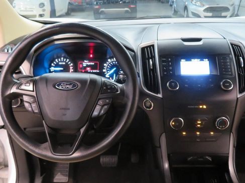 Used 2019 Ford Edge SE image 18