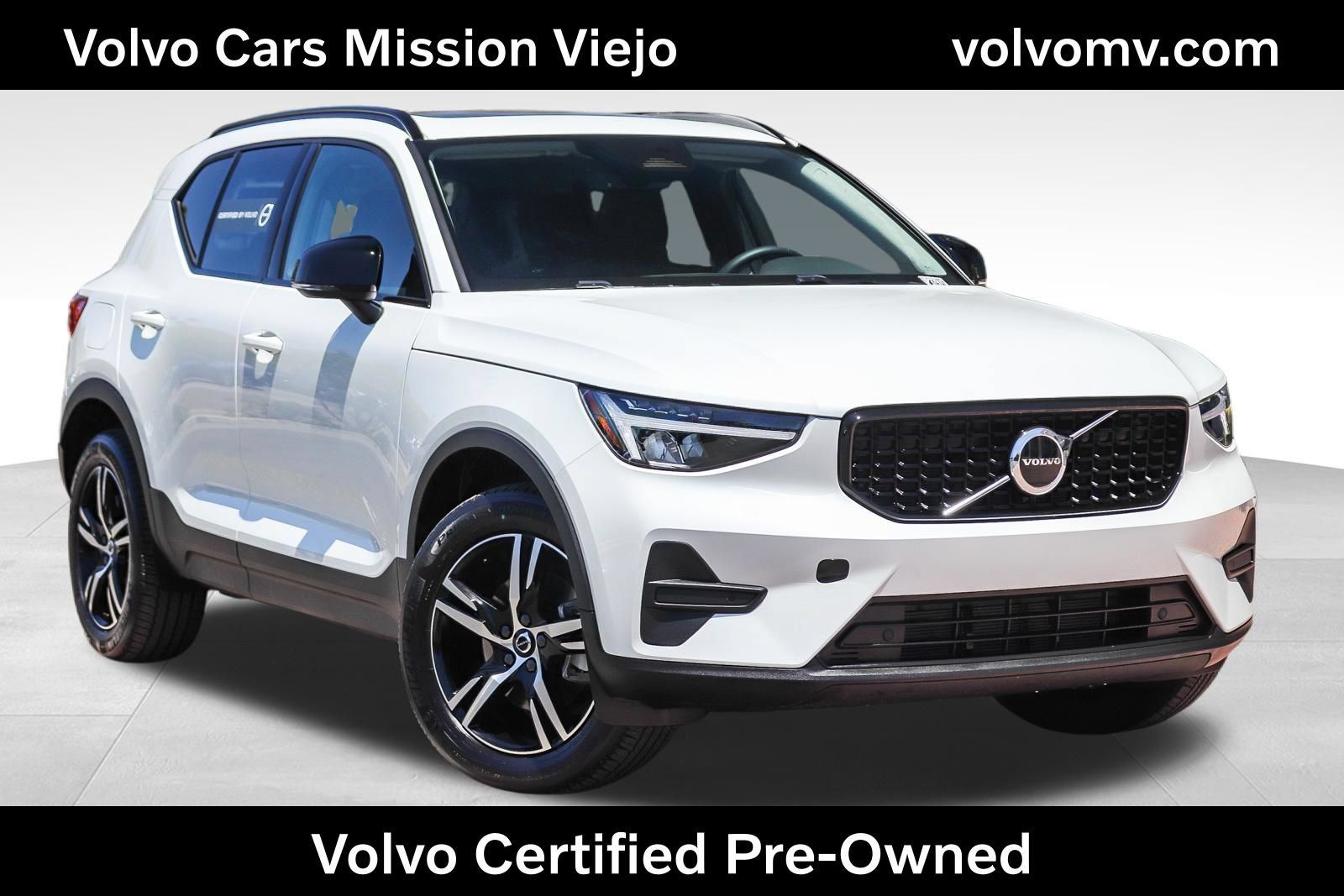 Certified 2026 Volvo XC40 B4 Core FWD image 1