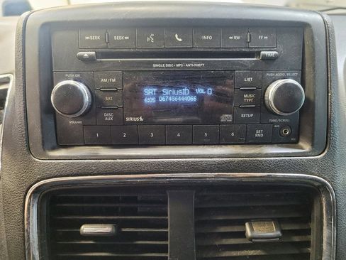 Used 2015 Dodge Grand Caravan American Value Package w/ UConnect Hands-Free Group image 25