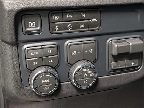 New 2026 Chevrolet Suburban Z71 image 21