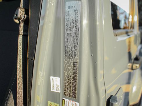 Used 2024 Jeep Gladiator Sport image 33