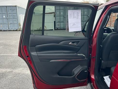 Certified 2024 Chevrolet Traverse RS image 34