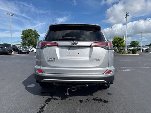 Used 2018 Toyota RAV4 XLE AWD/4WD image 5