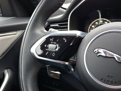 Used 2026 Jaguar F-PACE R-Dynamic S image 21