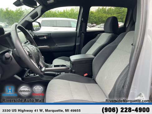 Used 2021 Toyota Tacoma TRD Off-Road AWD/4WD image 15