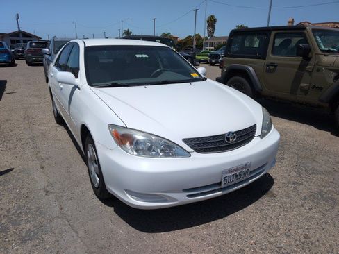 Used 2003 Toyota Camry LE FWD image 2