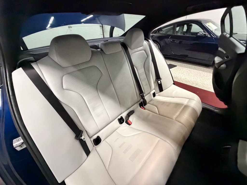 Used 2018 BMW M3 RWD image 28