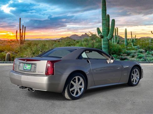 Used 2005 Cadillac XLR image 3